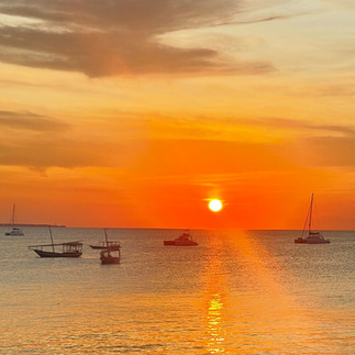 En bild på solnedgång i Indiska oceanen, Nungwi Beach, Zanzibar