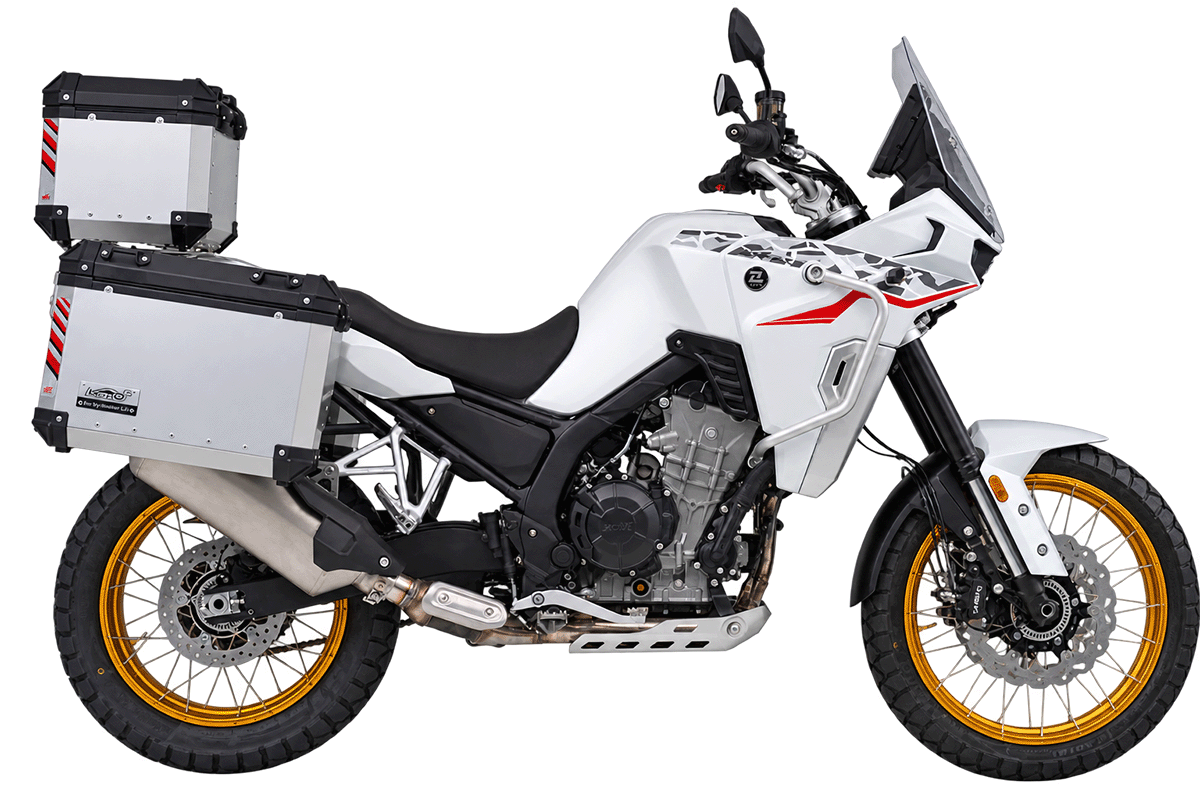 KOVE 800X TOURING in Weiß, freigestellte Ansicht von rechts