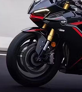 QJMOTOR SRK 600 RS - in Fahrt (2).jpg