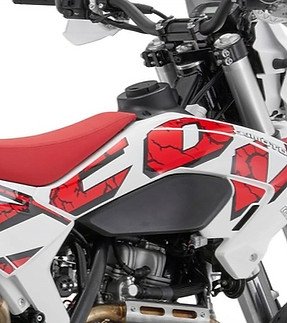 QJMOTOR COV 125 X weiss H_edited.jpg