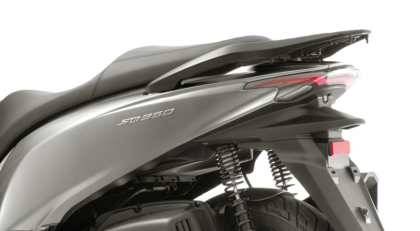 QJMOTOR SQ16 350: Das Heck mit langem Rücklichtband, Soziushaltegriff und hinteren Federbeinen.