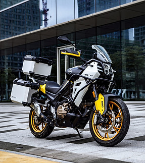 QJMOTOR SVT 650 X - geparkt.jpg