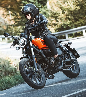 QJMOTOR SRV 125 - in Fahrt.jpg