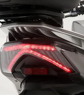QJMOTOR MTX 125 - LED Ruecklicht 2.webp