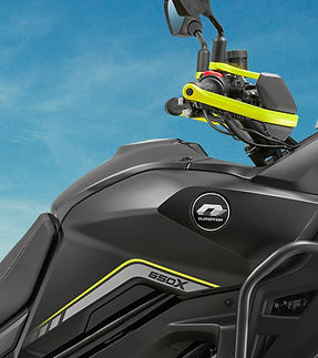 QJMOTOR SVT 650 X A_edited.jpg