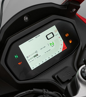 QJMOTOR SRK 600 RS - Cockpit.jpg