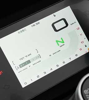 QJMOTOR SRK 600 RS - Farbdisplay.jpg