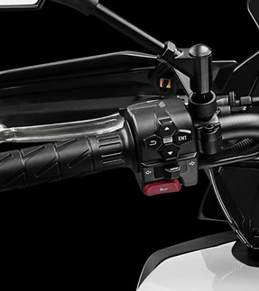 700MT Cockpit2_edited.jpg