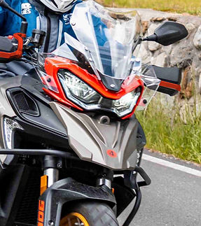 QJMOTOR SRT 900 SX - in Fahrt (4)_edited.jpg