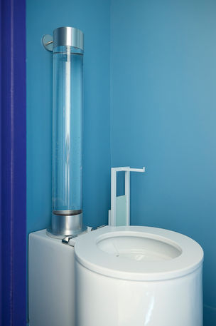 Découvrez pourquoi les WC sont devenus la pièce idéale pour oser la couleur, le papier peint et une décoration audacieuse. Nos conseils et inspirations en architecture d’intérieur pour créer des toilettes design et pleines de caractère.