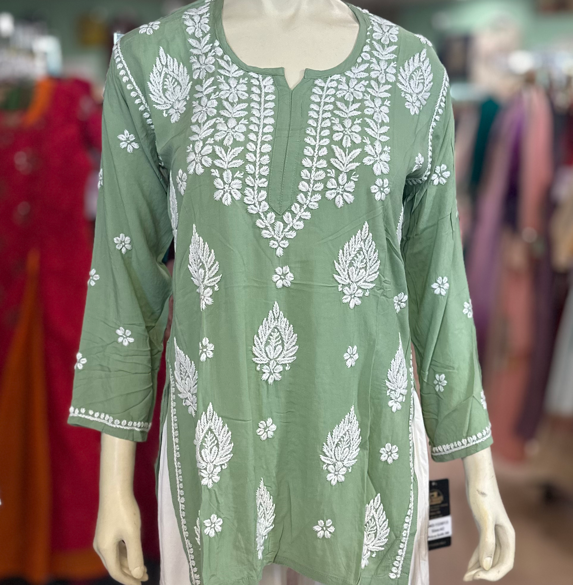 Sage Lakhnavi Kurti