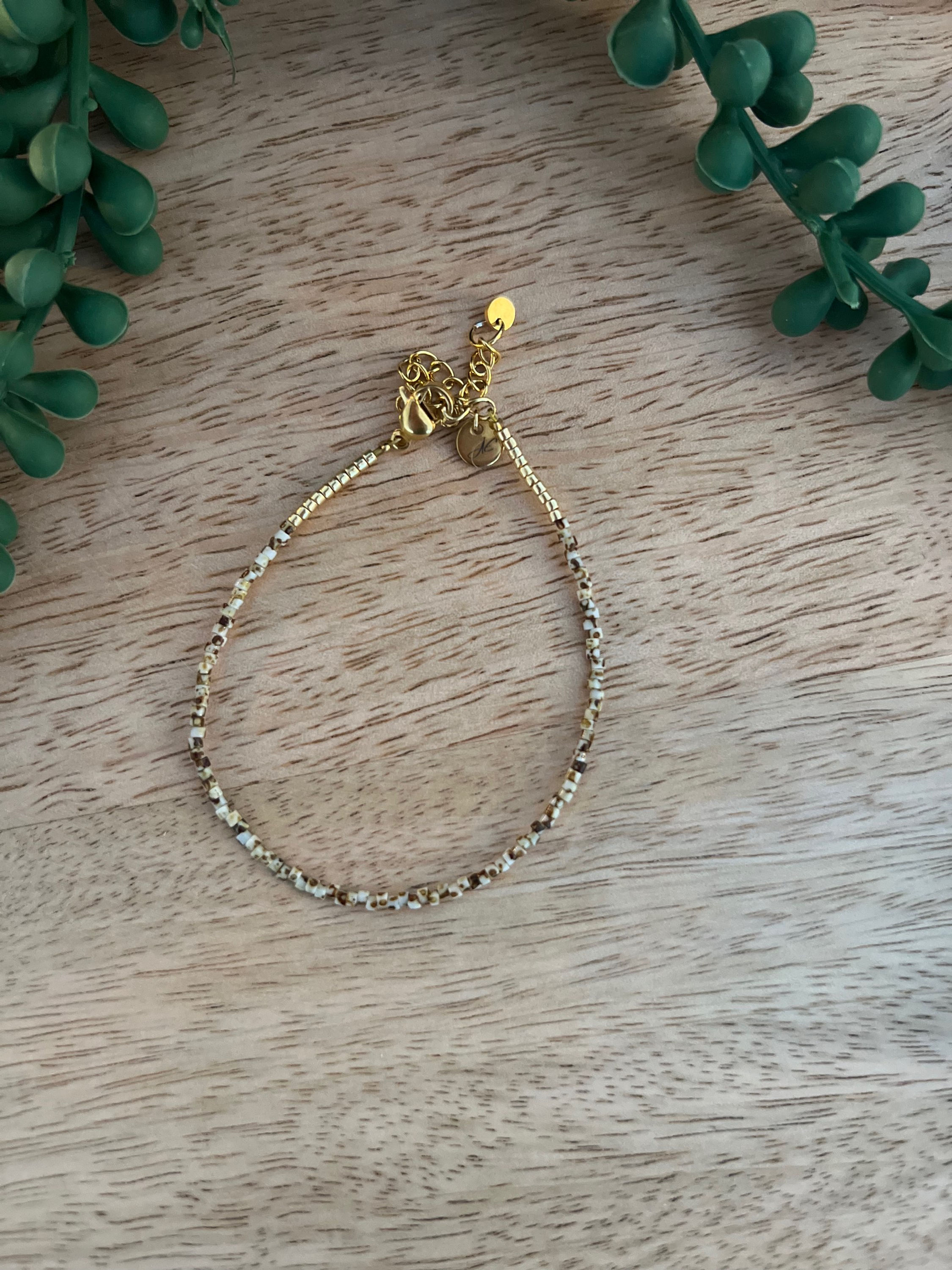 Armbandje beige tinten 