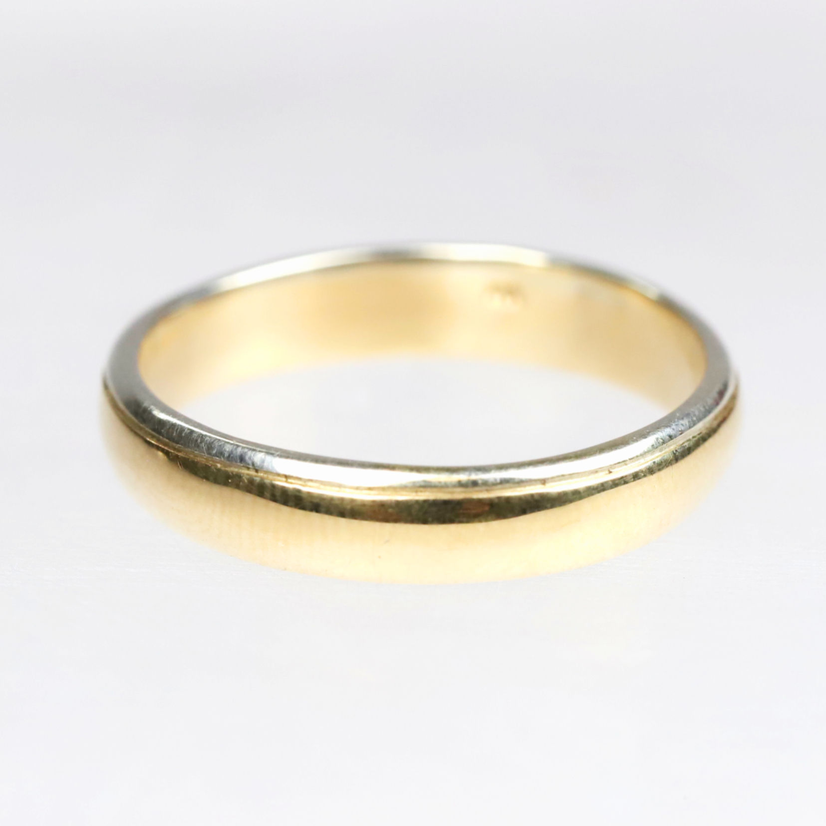 9 Carat Yellow & White Gold Court Band