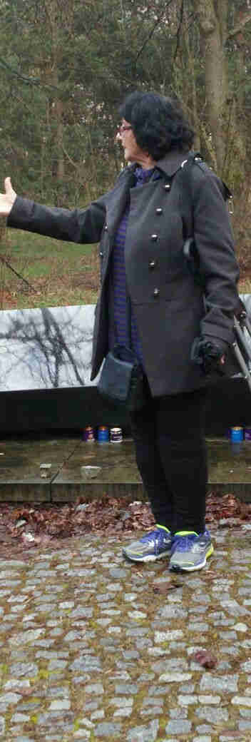 אנקה גולדפינגר נותנת עדות בפולין