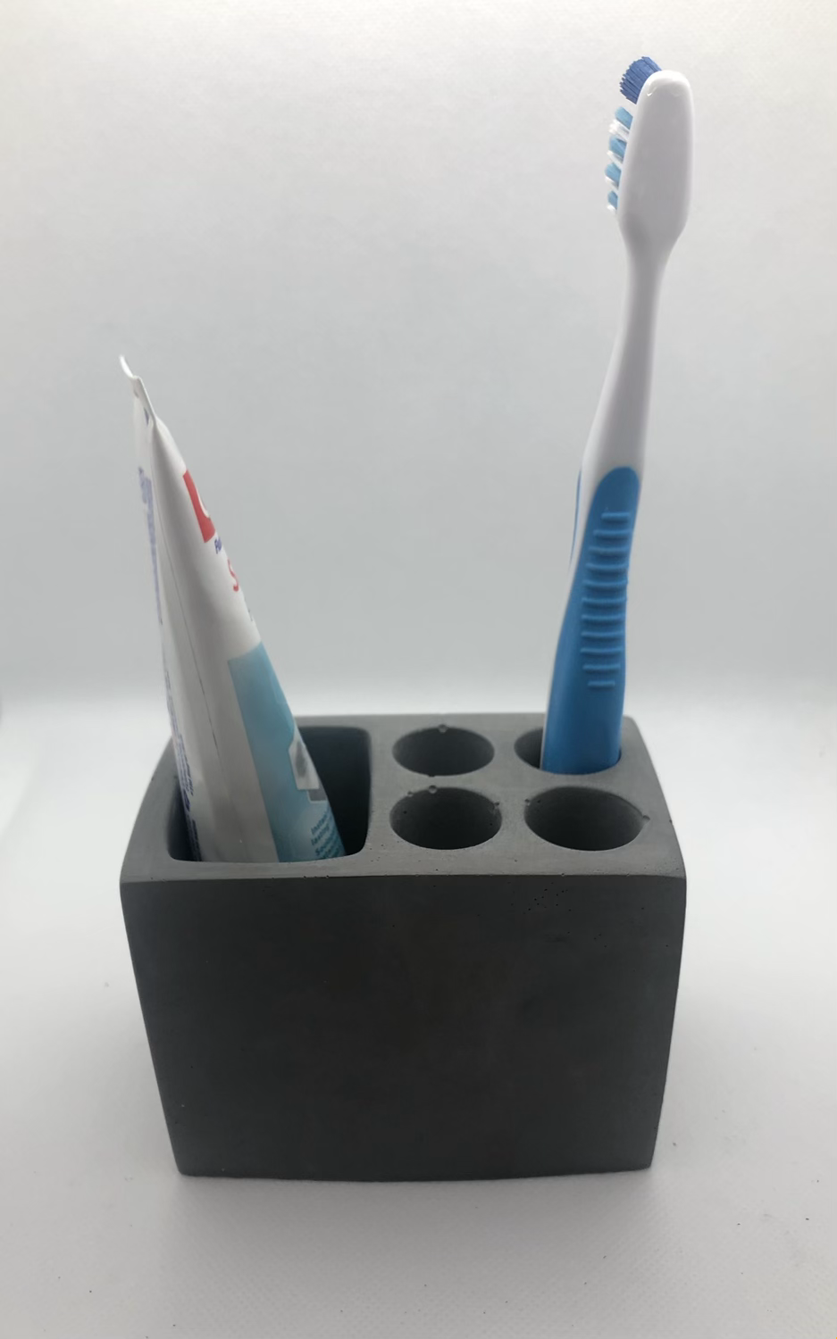 Thumbnail: Concrete toothbrush holder