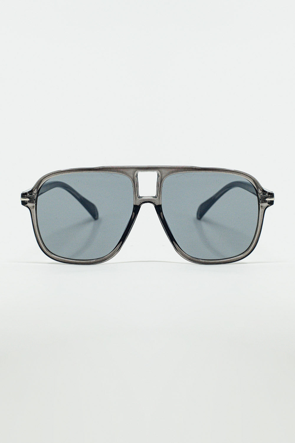 Oval Aviator Suglasses With Smoke Gray Lens in Gray