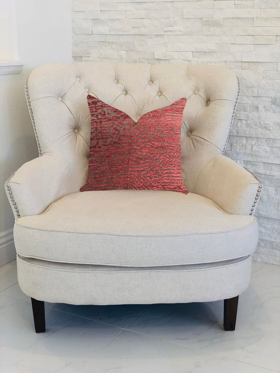 Miniature : Crushed Wine Luxury Throw Pillow in Dark Red