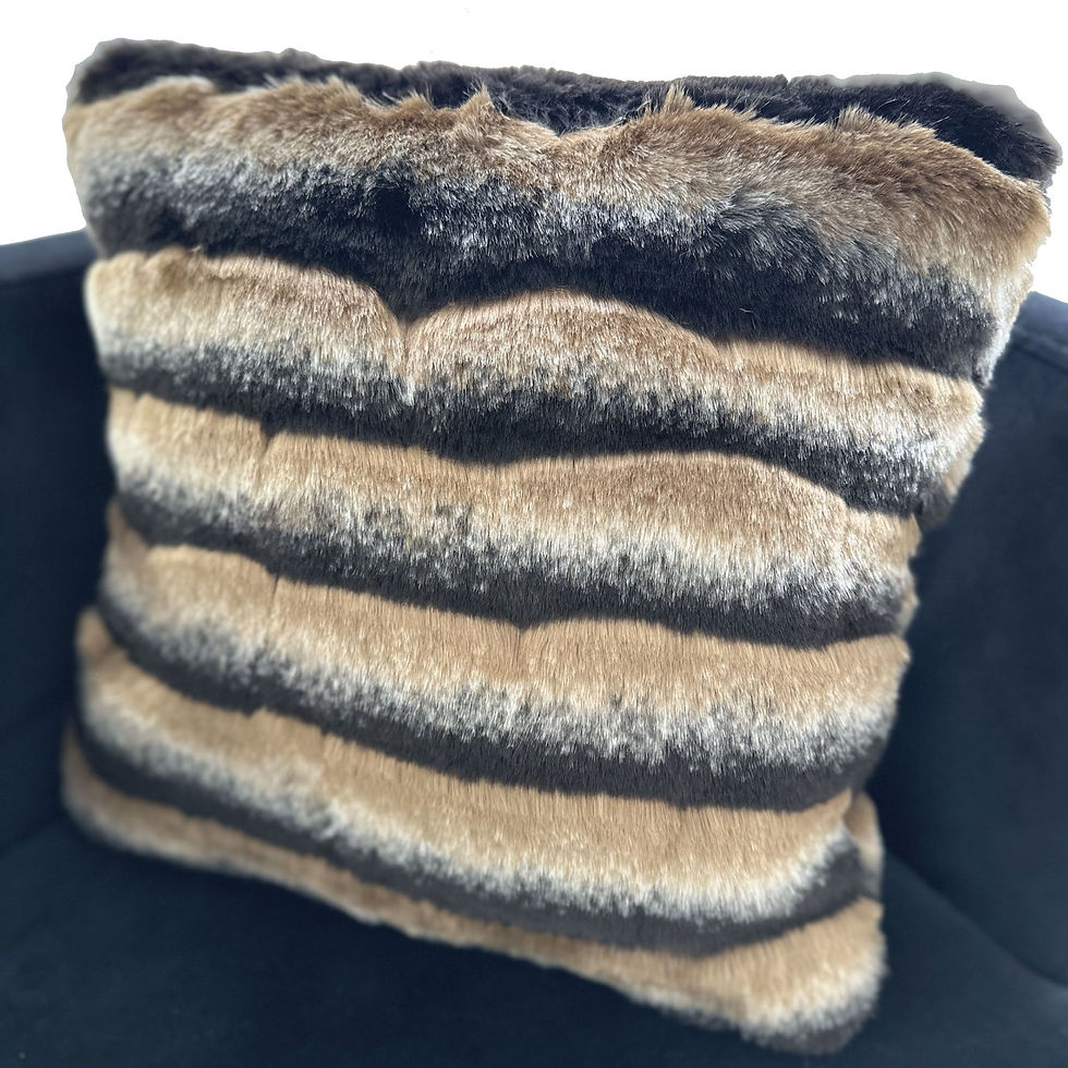 縮圖：Plutus Taupe, Black Wild Wolf Animal Faux Fur Luxury Throw Pillow