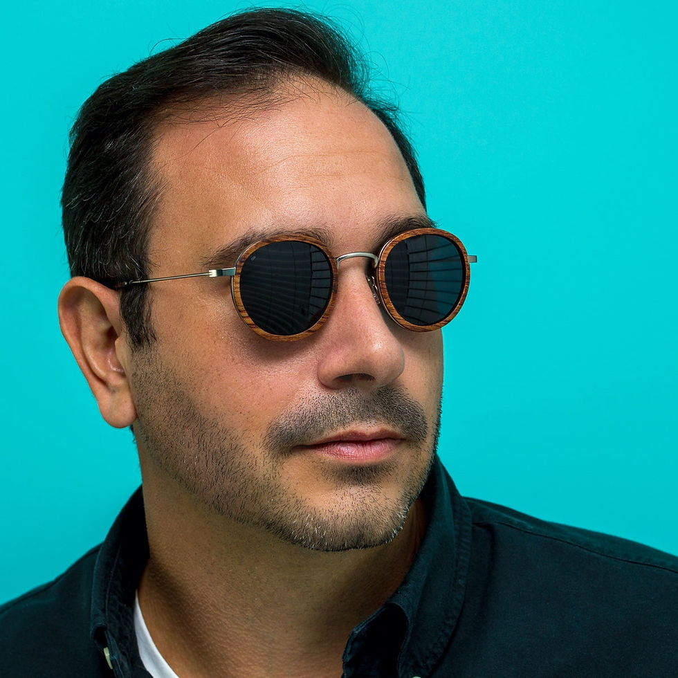 थंबनेल: Pasco - Featherlight Titanium & Wood Sunglasses
