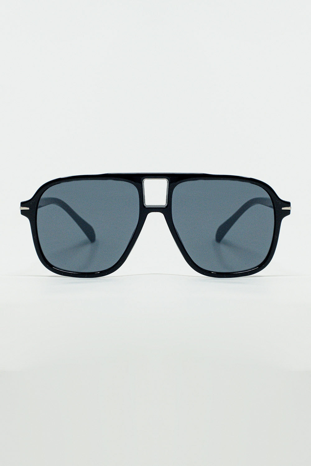 Oval Aviator Suglasses With Smoke Black Lens in Black