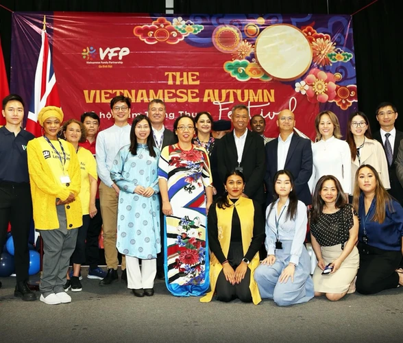 Visa Anh Quốc group picture