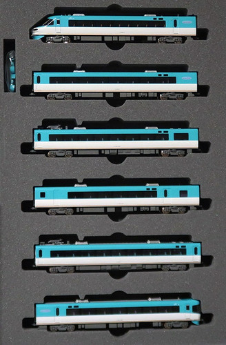 JR221系　KATO。 Amazon.com: Kato 10-021 Starter Set 221 Type Kansai Express Train