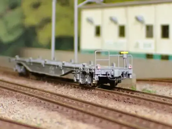 תמונה ממוזערת: Kato 8075-3 JRF Koki 107 with taillights (no JRF mark/no container) - N scale