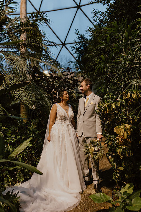 dsm-botanical-gardens-wedding-couples-portraits-38.jpg