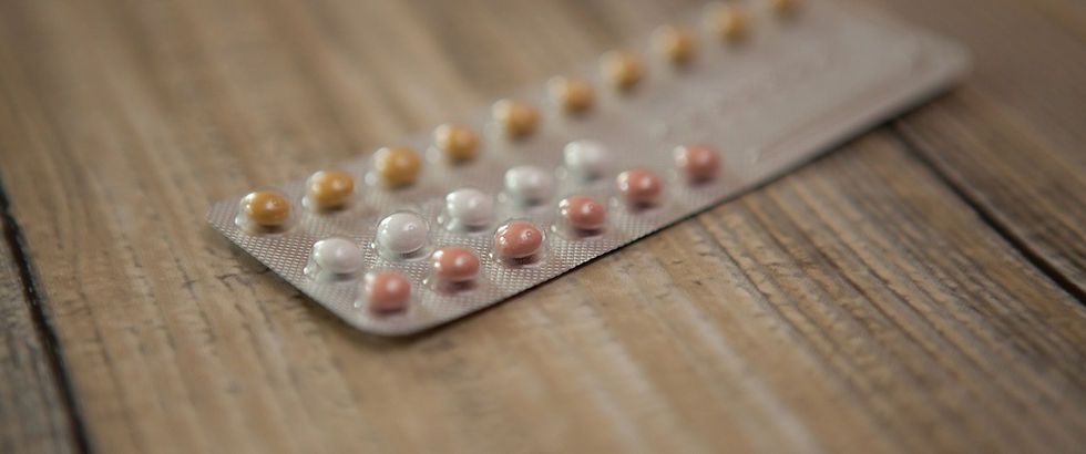 Consultation annuelle. Prescription de votre contraception adaptée : pilule, implant contraceptif, "stérilet", anneau, patch, ... Pose et retrait de l'implant contraceptif ou du stérilet. Prévention des Maladies Sexuellement Transmissibles. Dépistage du cancer du sein : palpation des seins et prescription de mammographie si besoin. Dépistage du cancer du col de l'utérus : examen clinique, frottis cervicaux-utérins.  Sans limite d’âge : de l’adolescence jusqu’à la ménopause. ​ En cas de pathologie existante ou dépistée, le suivi se fera impérativement avec un médecin.