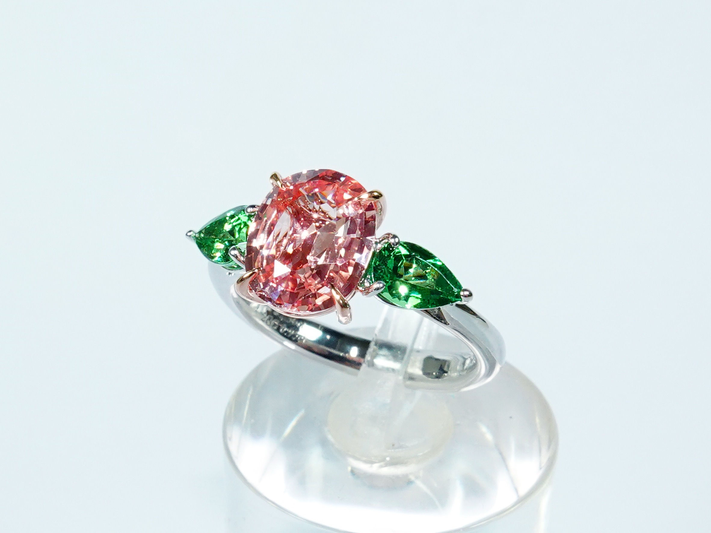 帕帕拉夏的一朵綠花葉