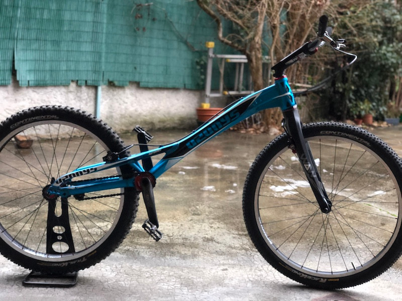 Le vélo de Théo Poudret avec pneus Continental