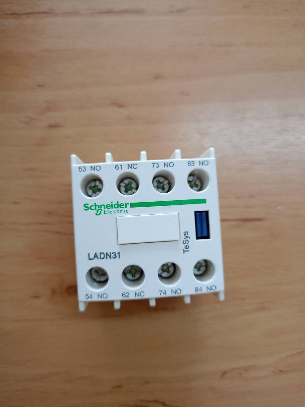 Thumbnail: ตัวช่วยหน้าคอนแทค Auxiliary Contact Block Schneider LADN31