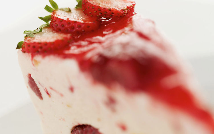 No-Bake Strawberry Crunch Cheesecake