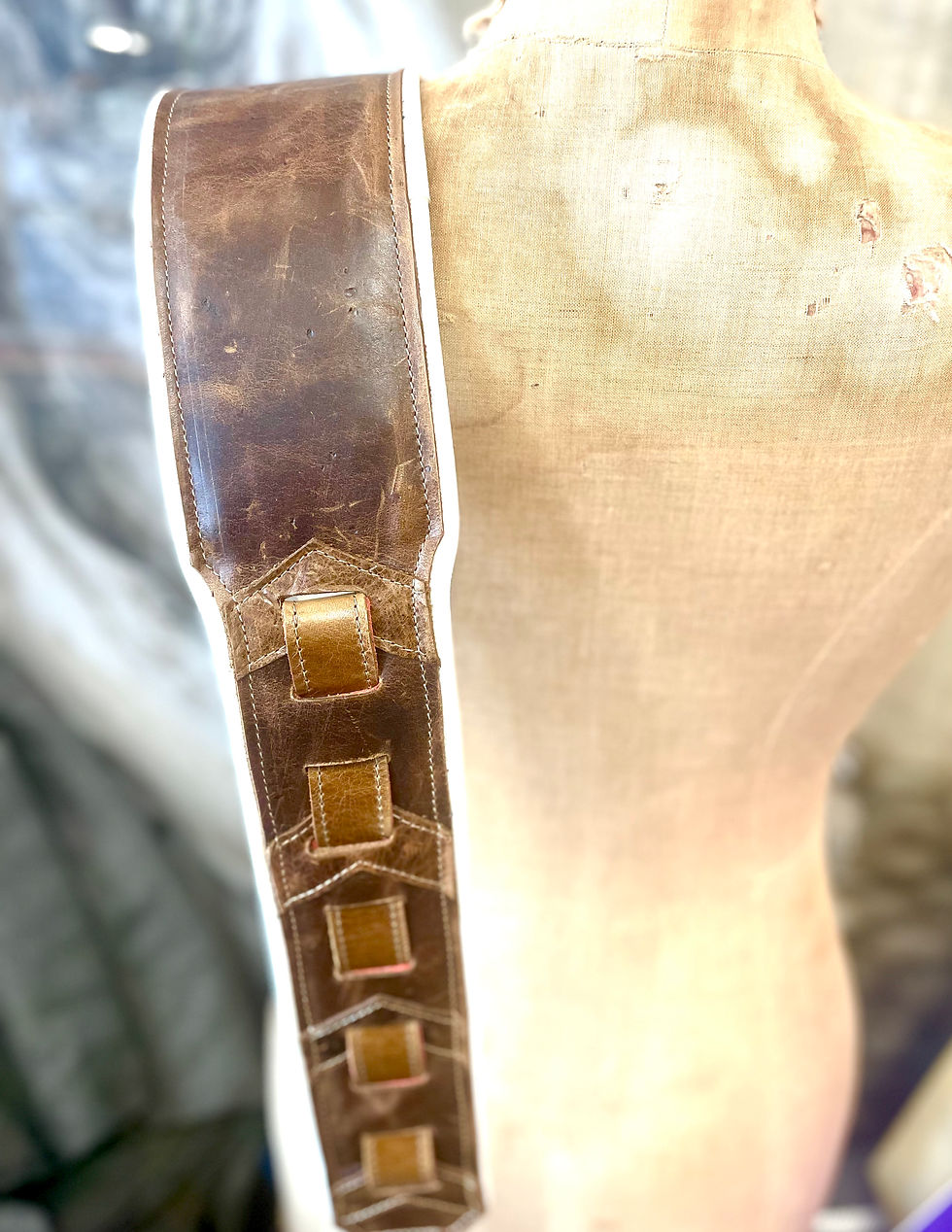 Thumbnail: Guitar strap Xtra wide battered brown with light piping