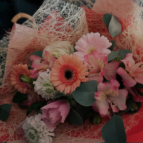 オレンジカラーの花束