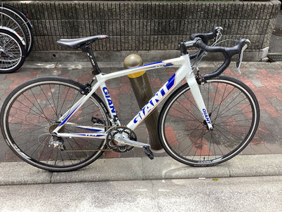 ¥59,800 giant tcrこれから自転車でスポーツを始めたい方 ファーストステップにいかがでしょうか。フレームサイズ/465㎜•変速/2x10•タイヤサイズ700x25