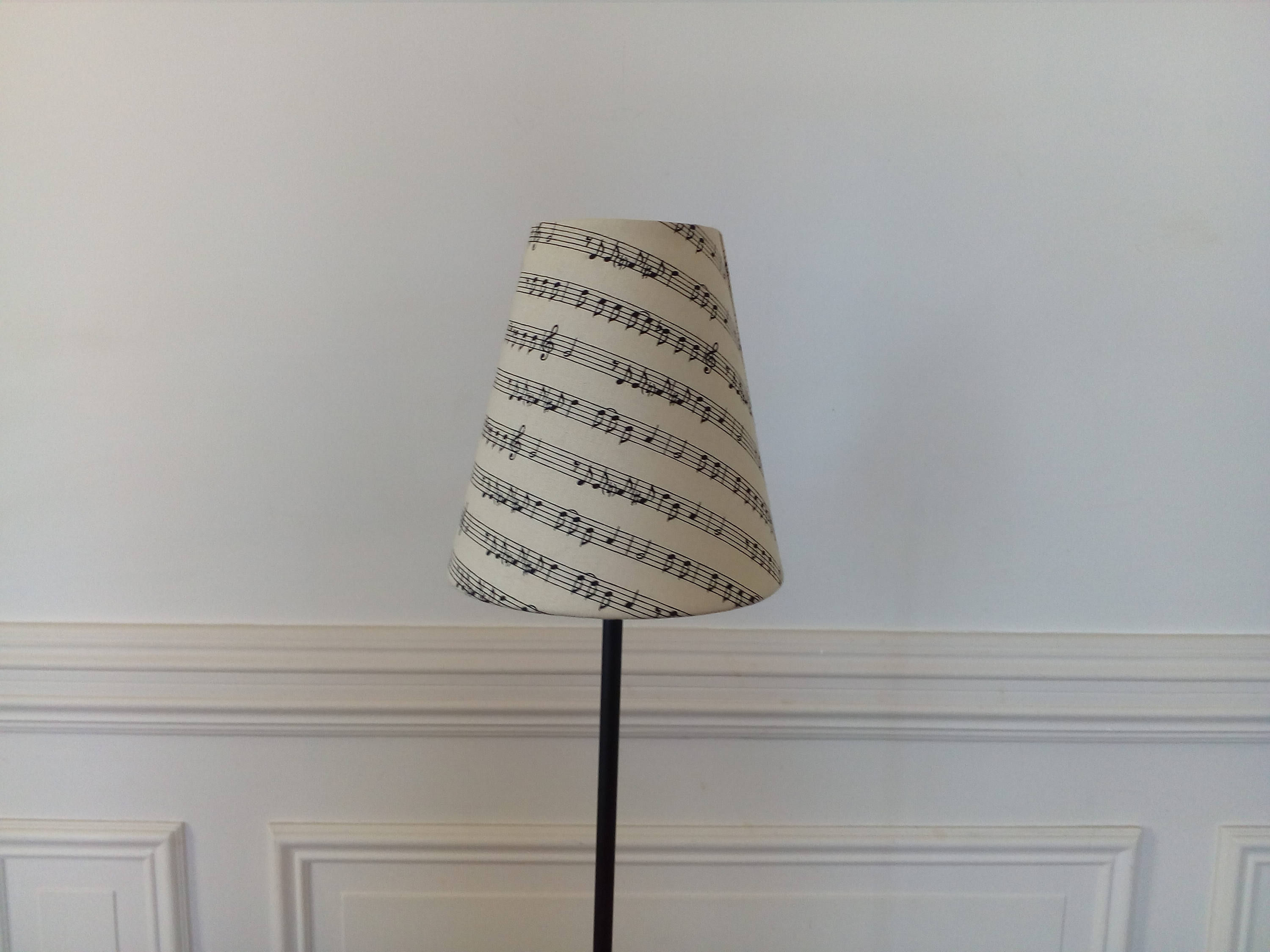 Lampe baladeuse en coton. Motifs bébé "Notes de musique".