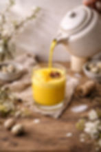 Eine Quelle goldene Milch für den Support Alessanaras