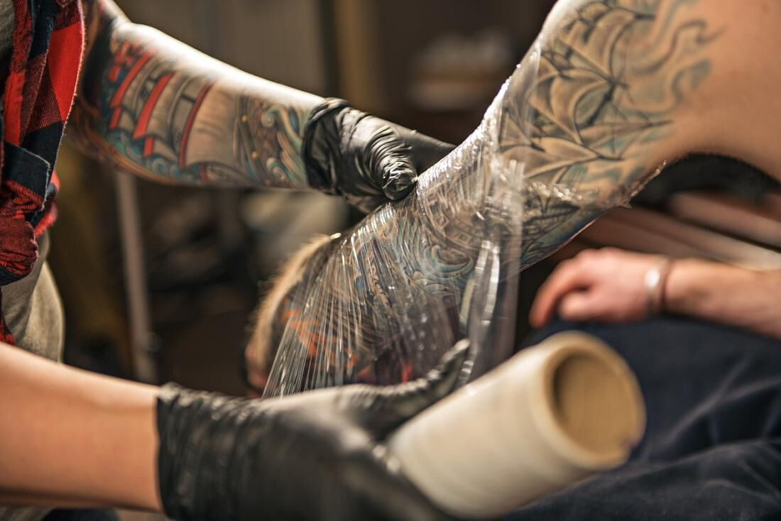 La Biblia Del Cuidado Del Tattoo Los 10 Mandamientos Del After Care