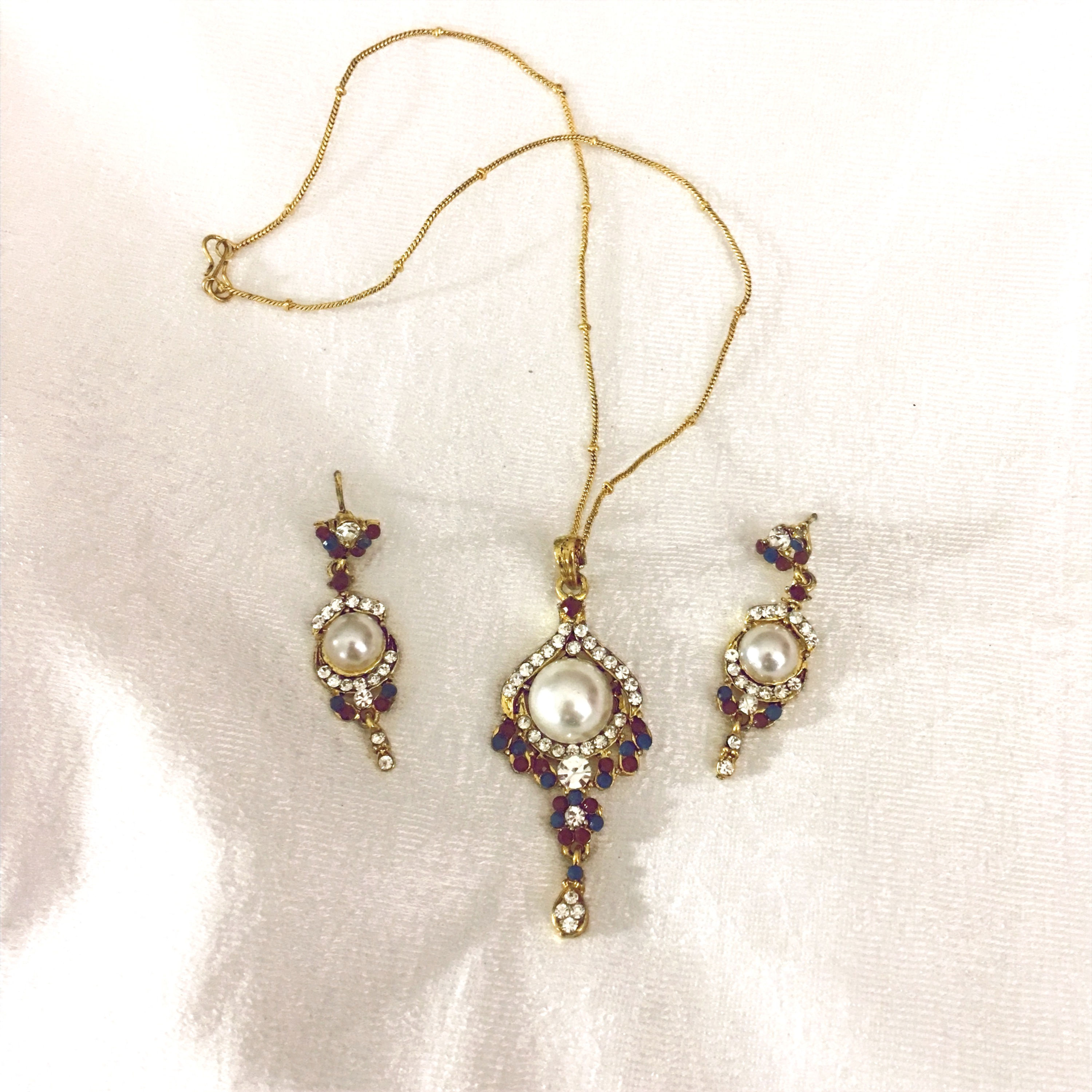 Multicolour stones with white pearl designer necklace with earrings