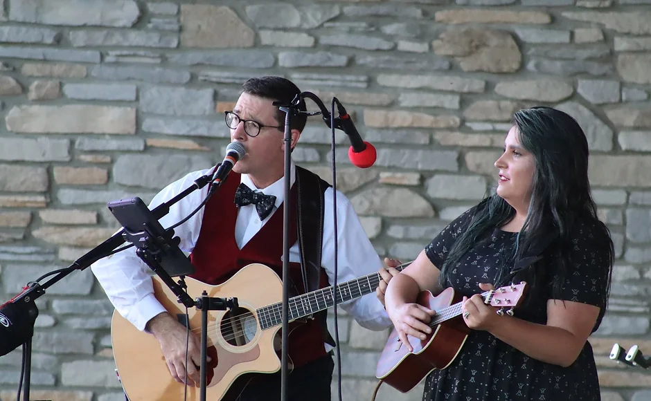 Left Field Pizza New Riegel 7889 West County Road 10, New Riegel