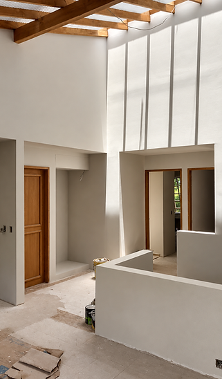 Interior moderno en reforma con sombras geométricas (1).png