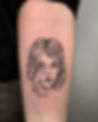 tatouage-fine-line-new-school-femme