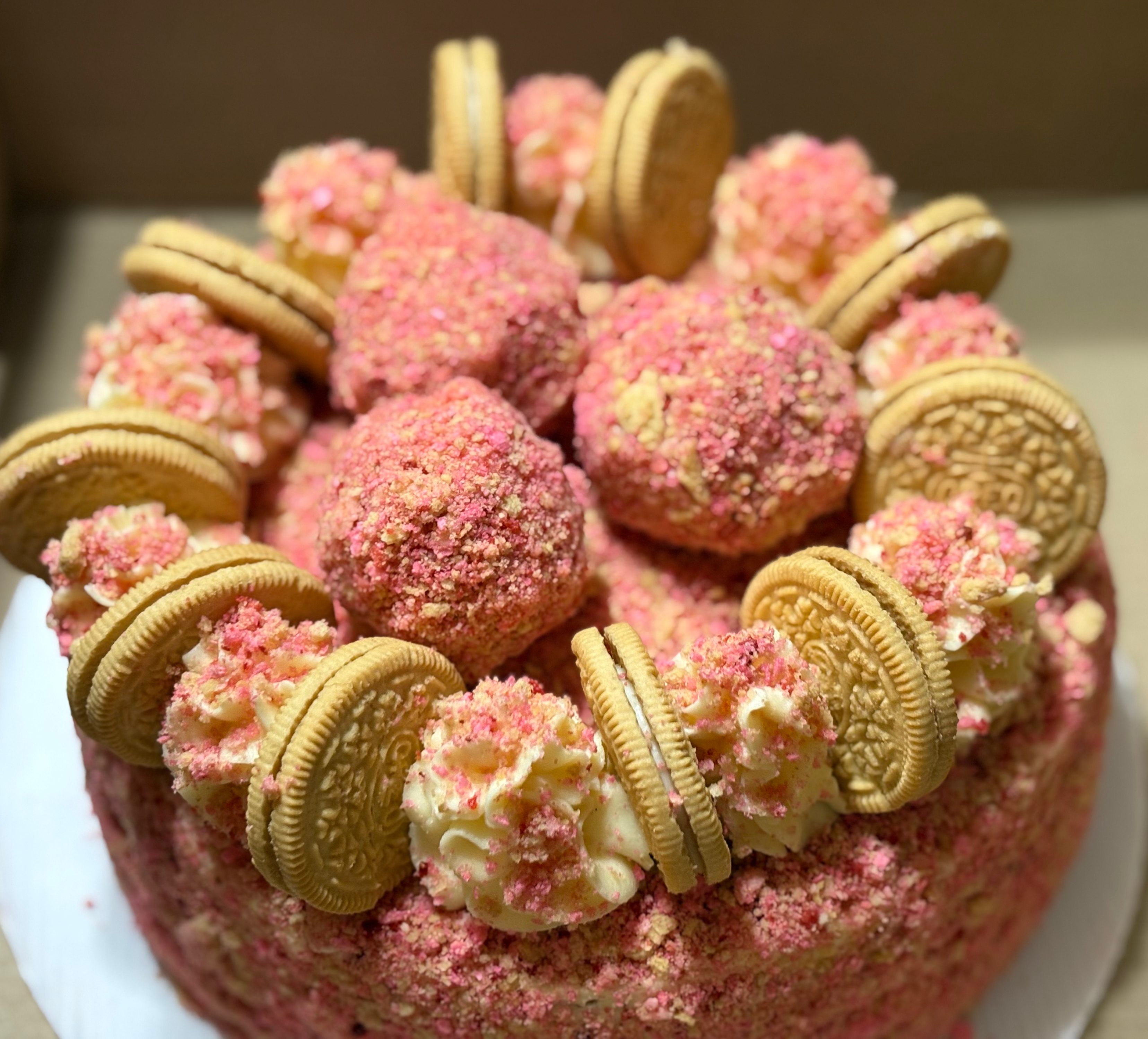 Strawberry Crumble Cake 8 inch  (12-20 servings)