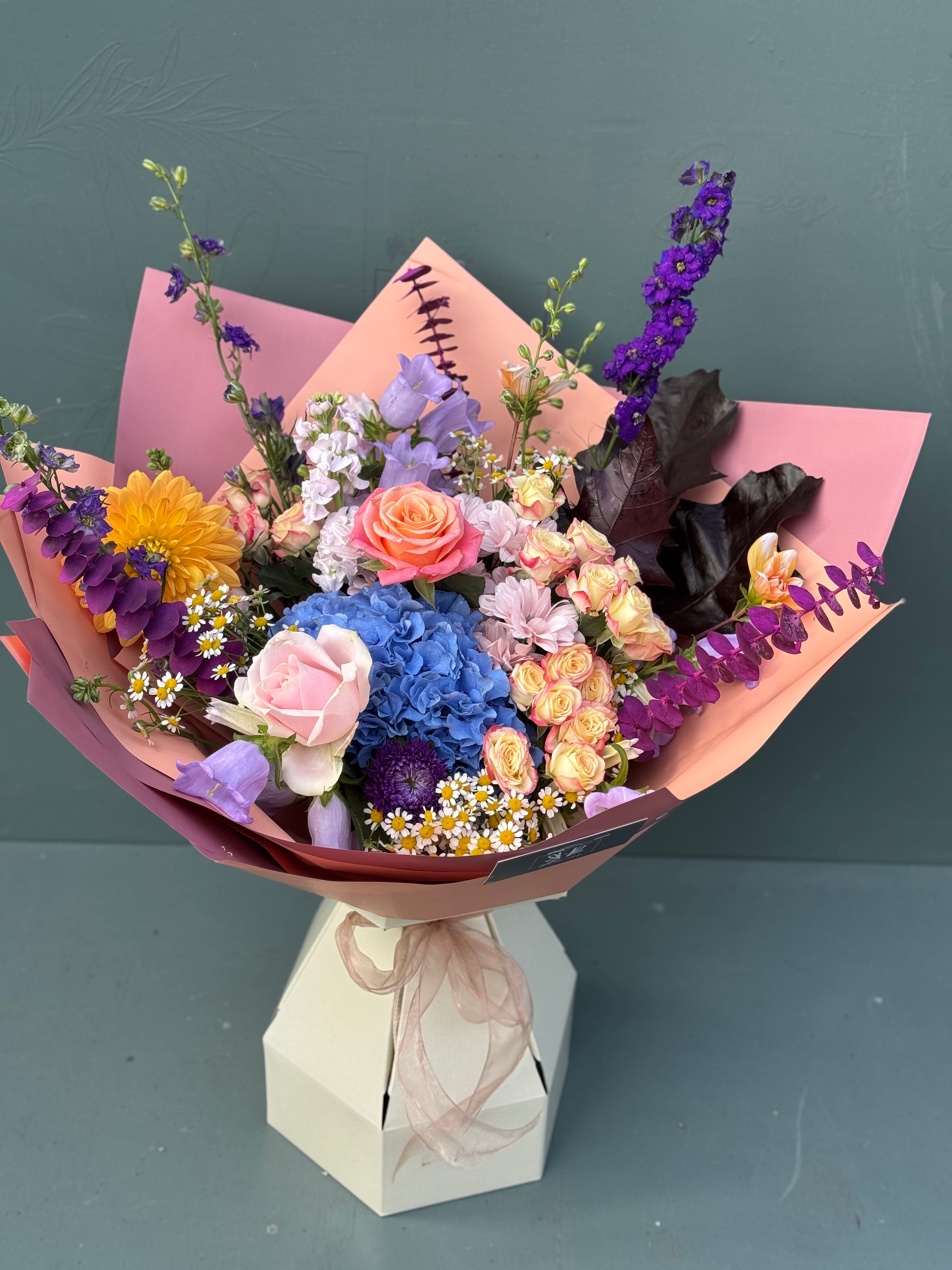 Maxi Box Bouquet - price & colour options available