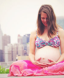 Stunning Mama-to-be Against the NYC Skyline - New York maternity portrait - Andreea B. Ballen Photography, New York maternity and family photographer