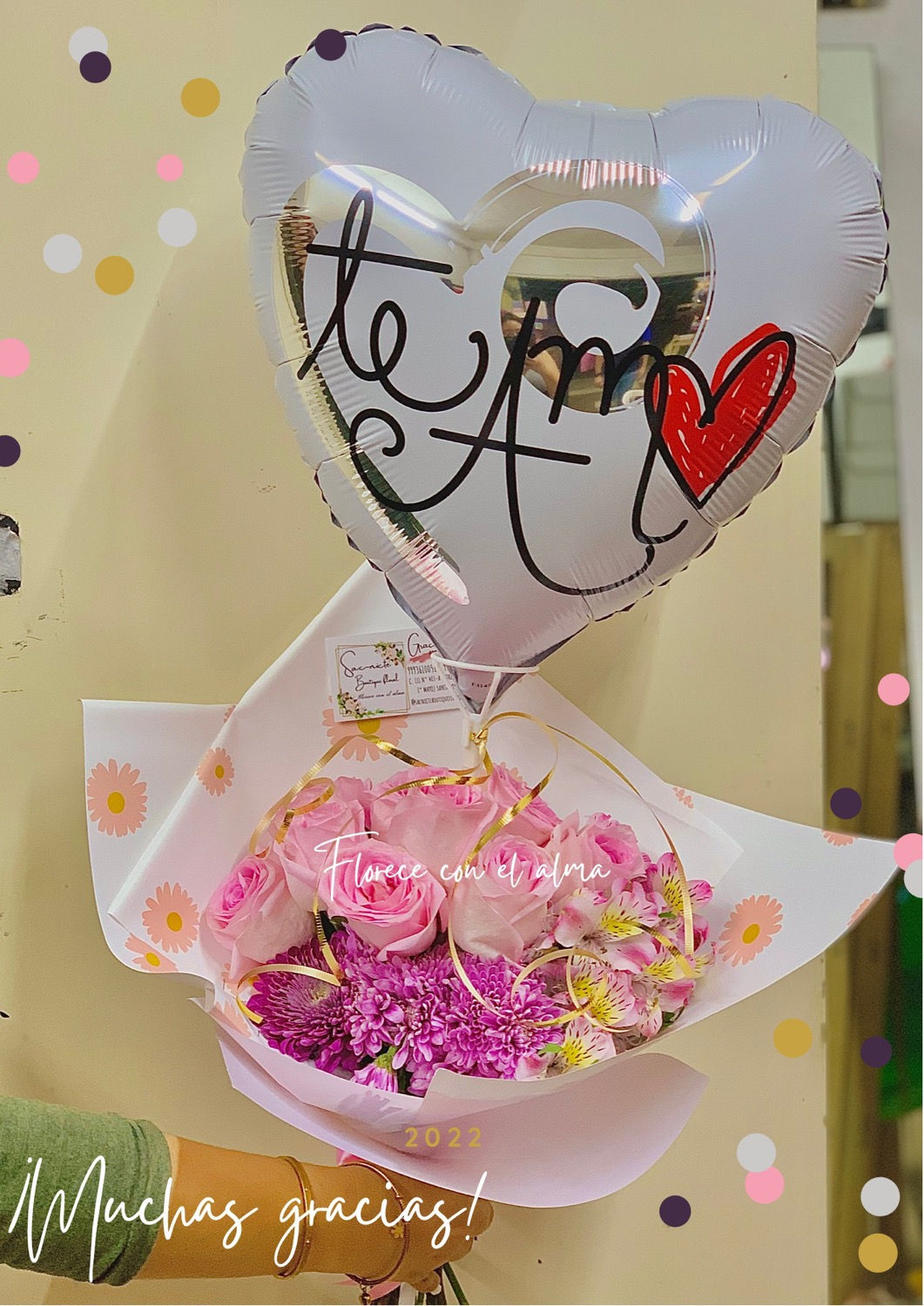 Bouquet de rosas y globo 🌸🎈