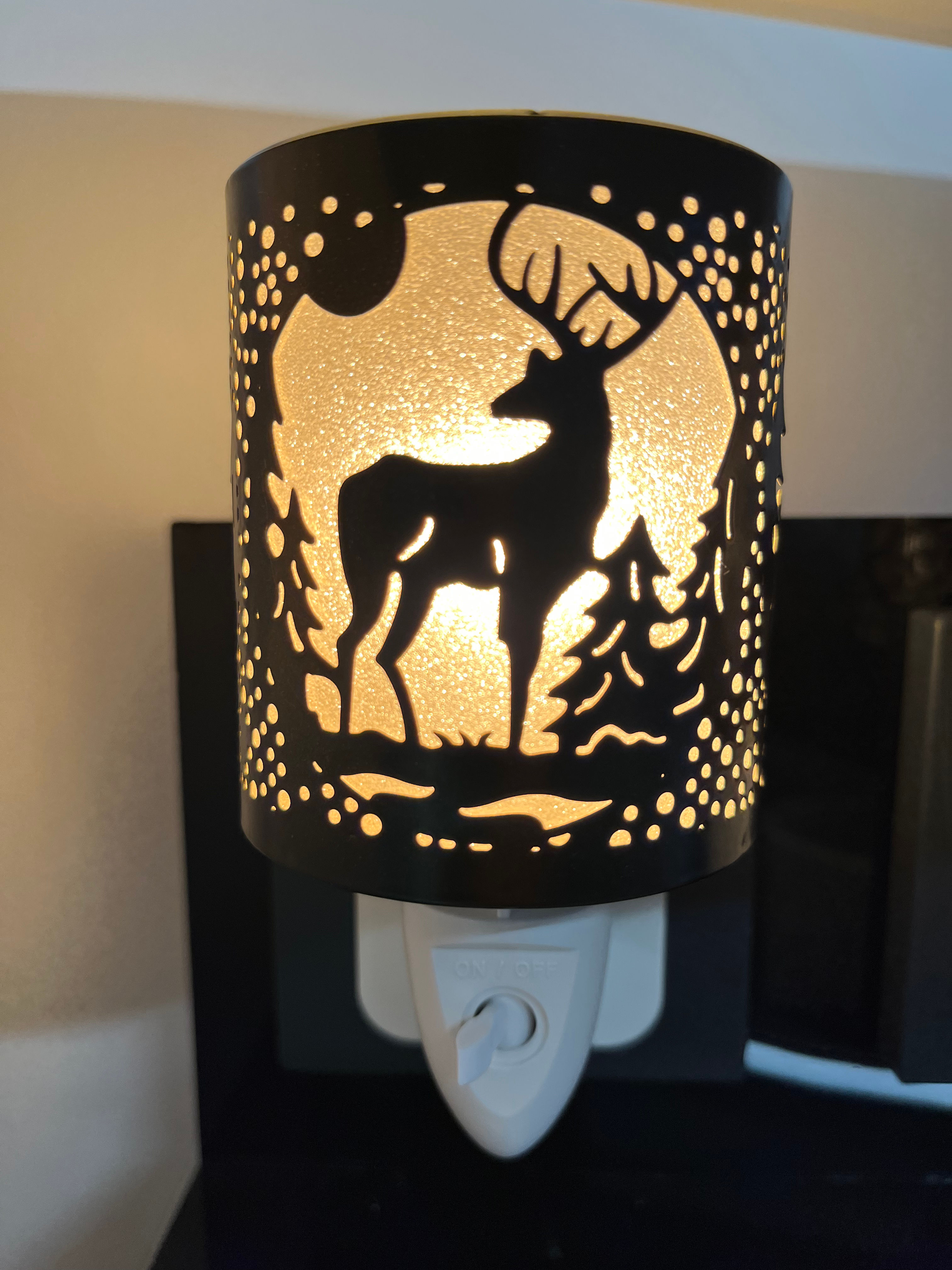 Plug in electric wax melter - Black Stag