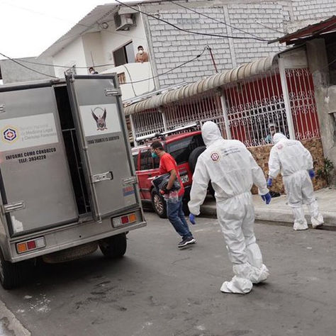 POR TEMOR A CORONAVIRUS, FAMILIAS ABANDONAN CUERPOS DE FALLECIDOS