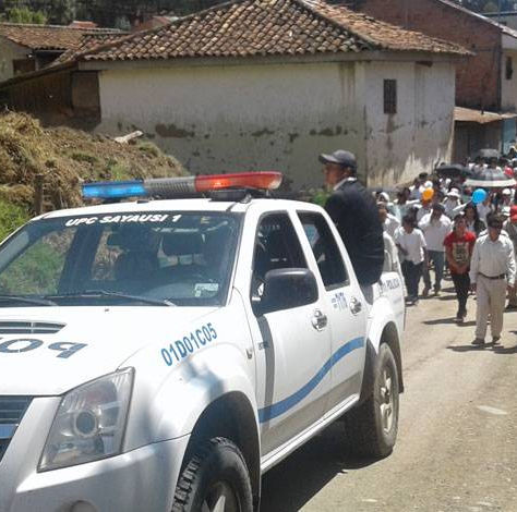 SAYAUSÍ, CUENCA, ENFRENTA PANDILLEROS FUEREÑOS CON MARCHA PACÍFICA